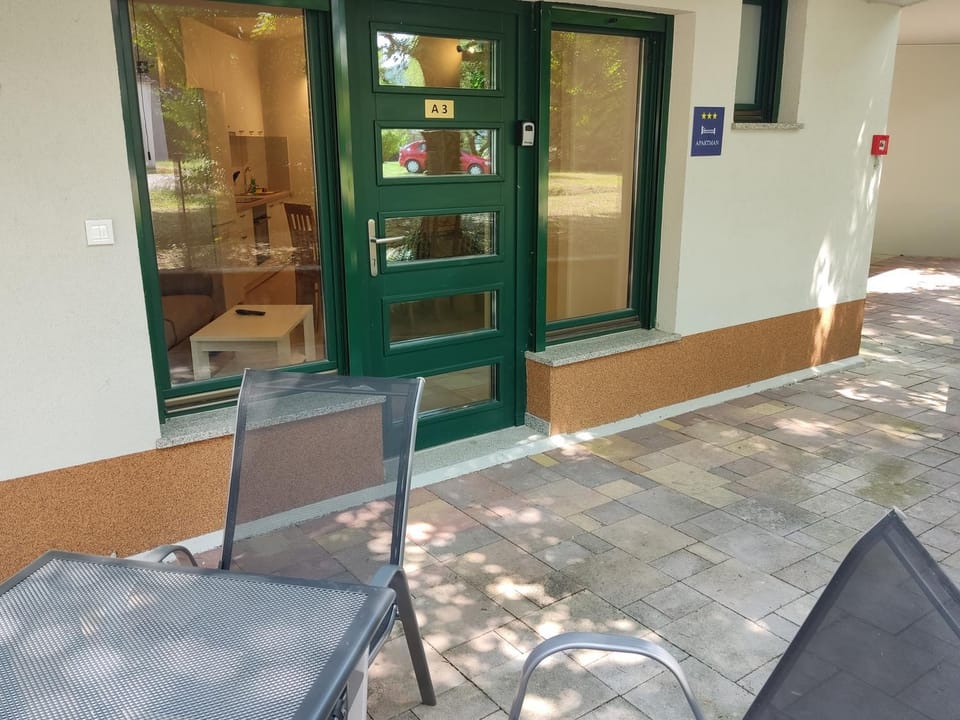 Patio, Facade/entrance