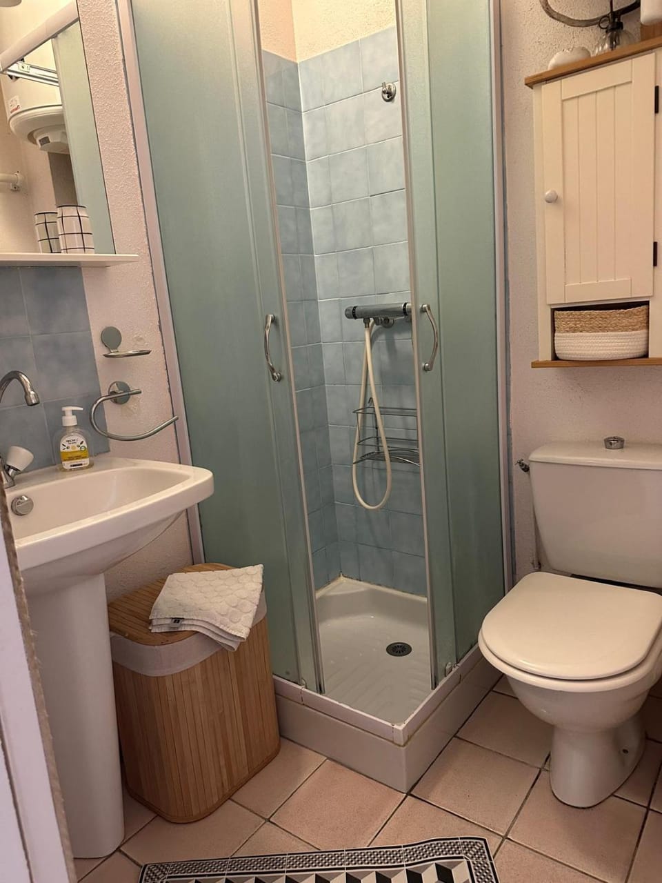 Shower, Toilet