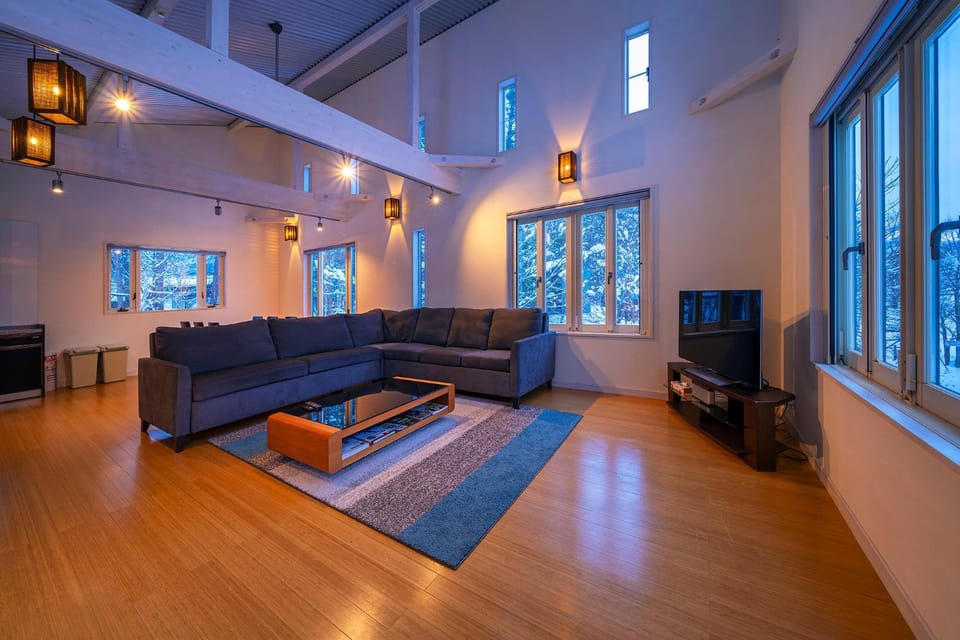 Communal lounge/ TV room, TV and multimedia, Living room, Seating area, Evening entertainment