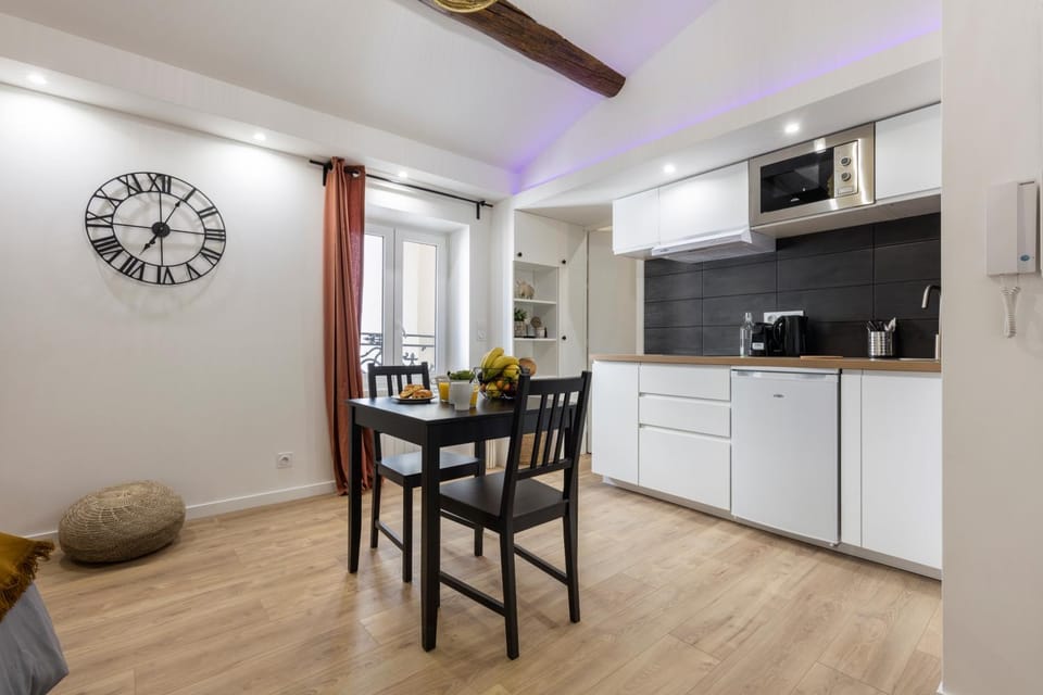 Athènes Apartment in Marseille