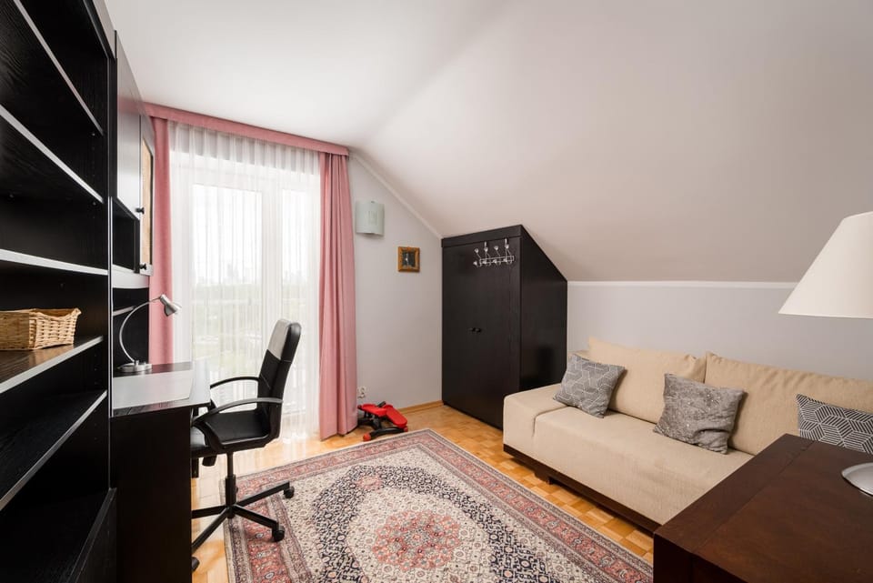 Bed, Photo of the whole room, Seating area, Bedroom