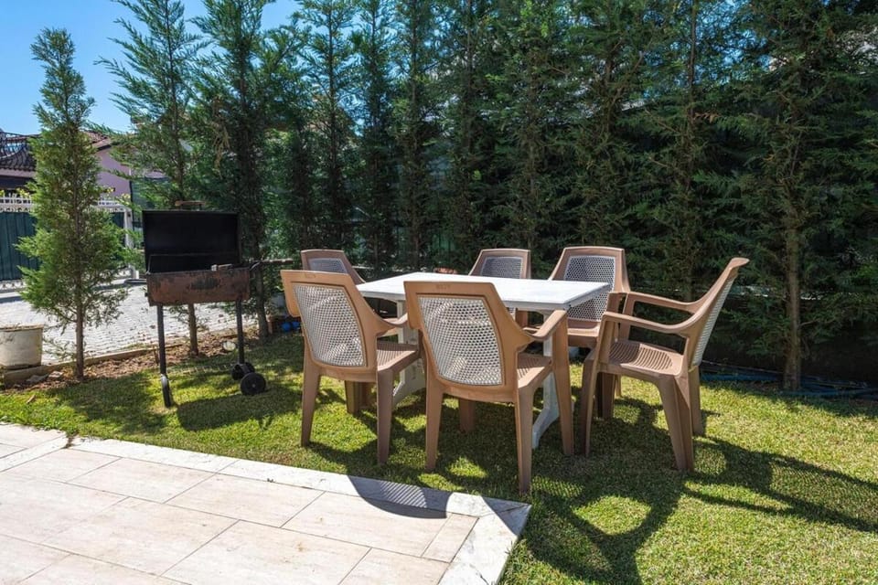 Patio, Day, BBQ facilities, Garden, Dining area