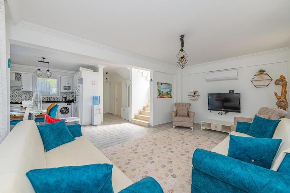 TV and multimedia, Kitchen or kitchenette, Living room, Seating area