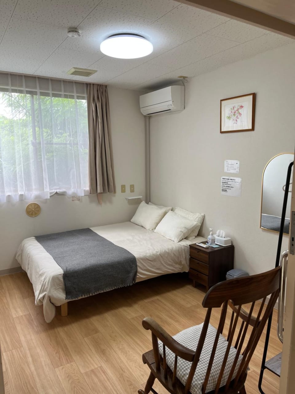 Photo of the whole room, internet, air conditioner
