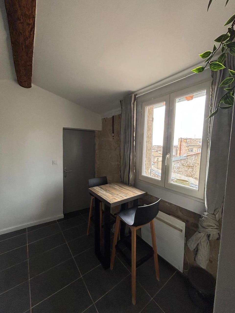 Nice studio with rooftop view, Historic Center Apartment in Montpellier