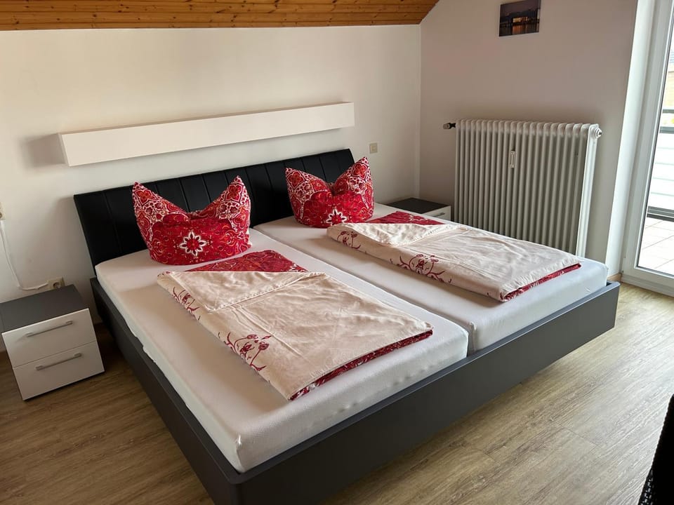 Bed, Bedroom, internet