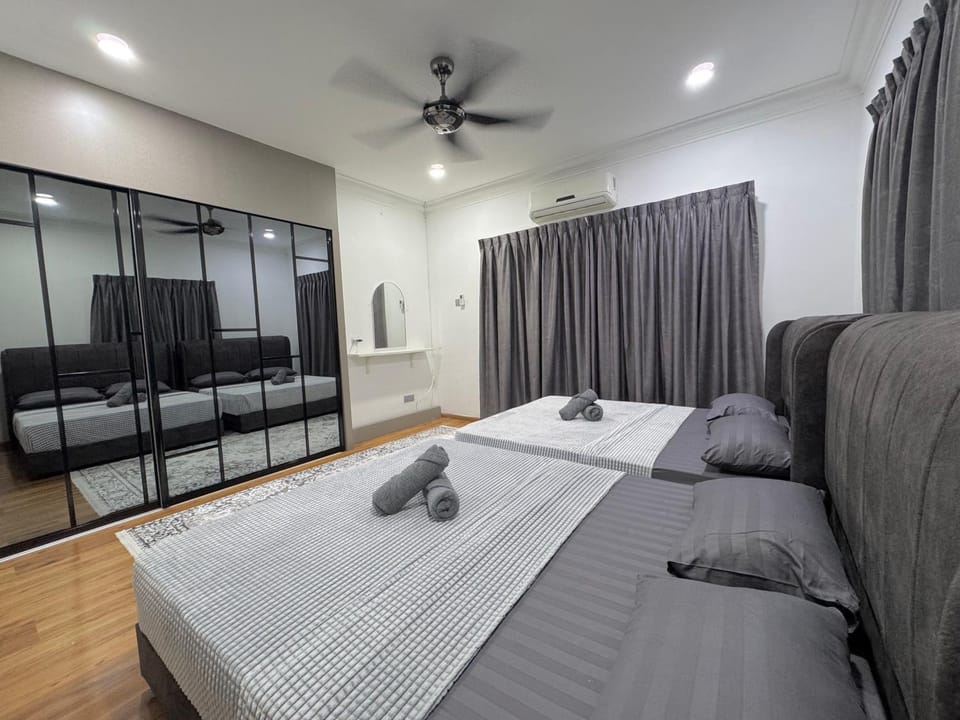 4BR3B Kajang DoubleStorey-14 pax House in Negeri Sembilan, Malaysia