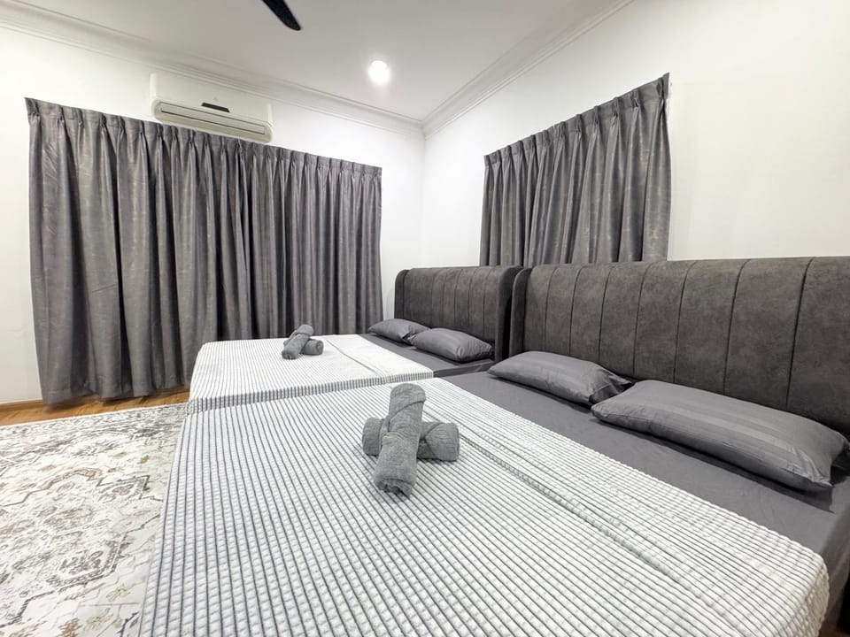 4BR3B Kajang DoubleStorey-14 pax House in Negeri Sembilan, Malaysia