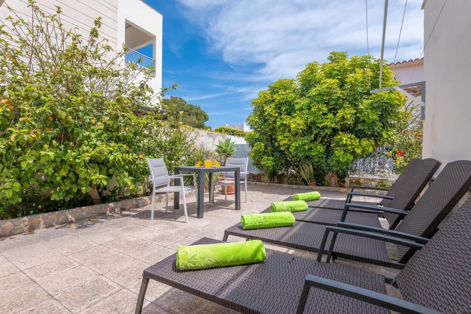 Balcony/Terrace, sunbed