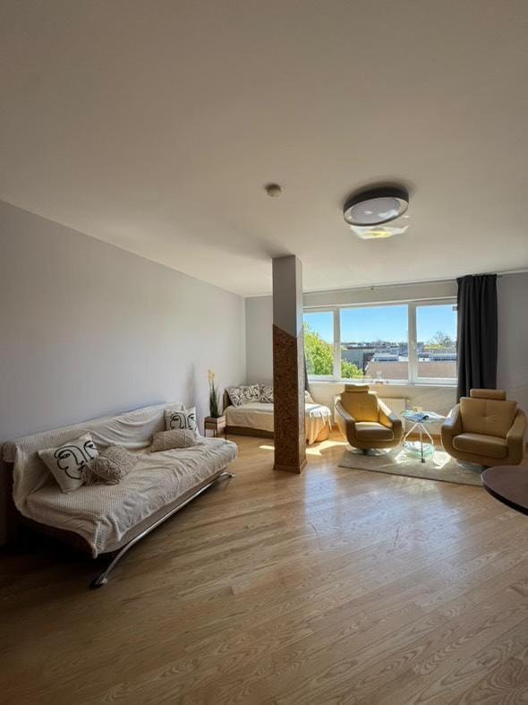 Bed, Living room, Photo of the whole room, Seating area, Bedroom