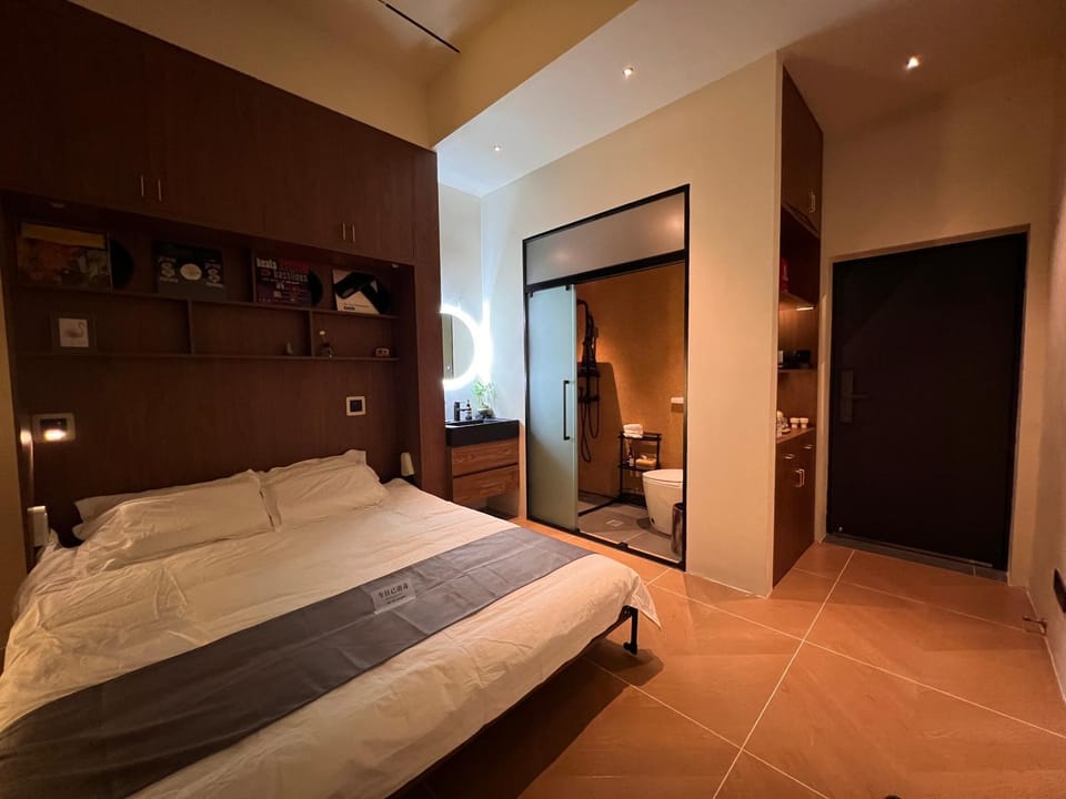 Bed, Photo of the whole room
