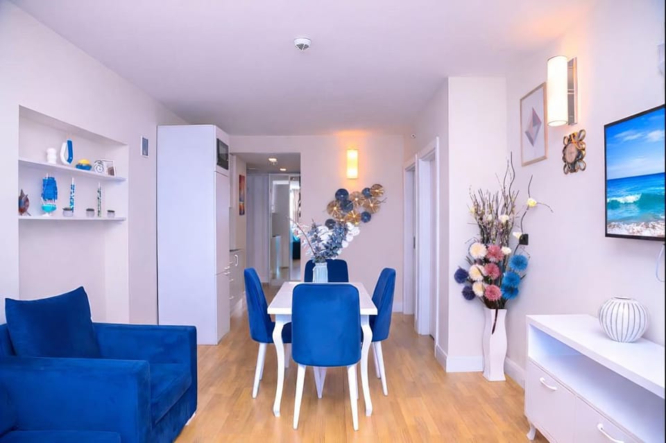 TV and multimedia, Living room, Seating area, Dining area