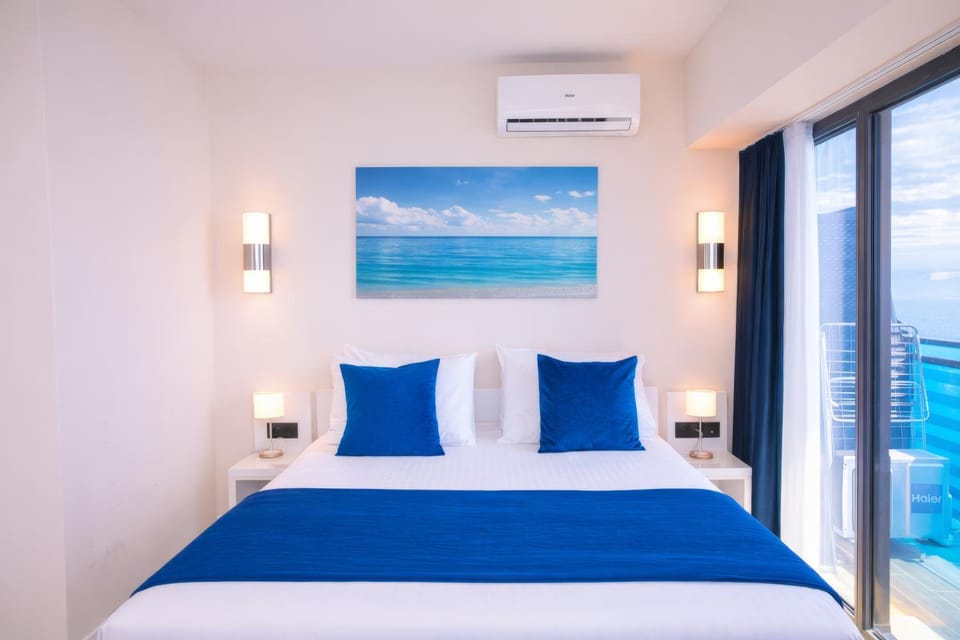 Bed, Natural landscape, Photo of the whole room, Bedroom, Sea view, air conditioner