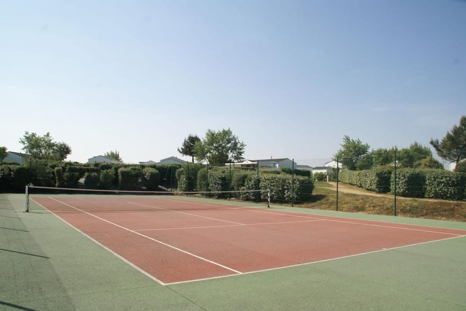 La maison aux galets Campground/ 
RV Resort in Talmont-Saint-Hilaire