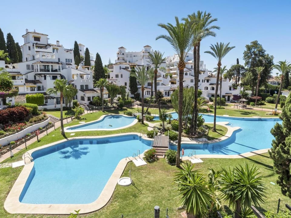 Off site, Garden, Swimming pool