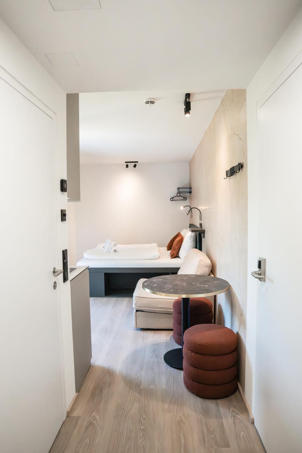 Bed, Living room, Photo of the whole room, Seating area, Bedroom, towels