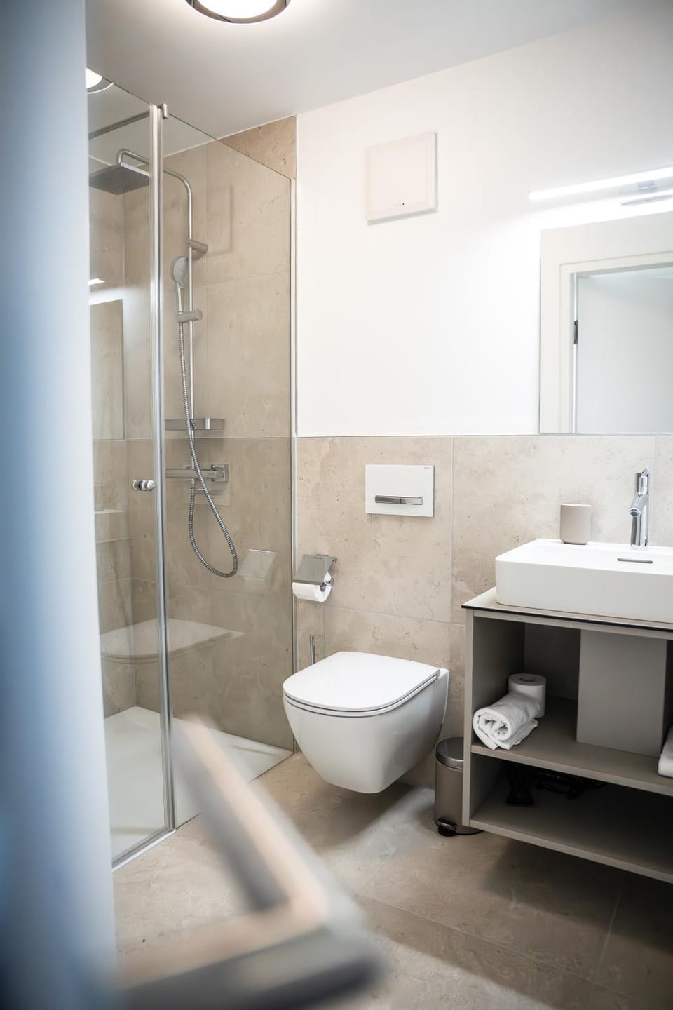 Shower, Toilet, Bathroom, towels