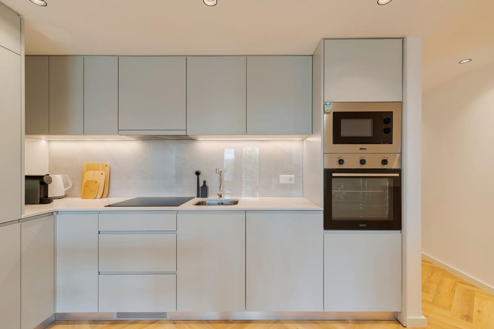 Coffee/tea facilities, Kitchen or kitchenette, oven, stove, kitchen