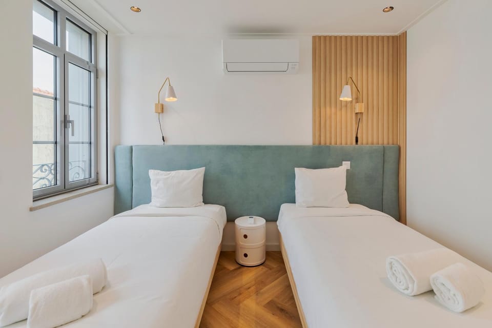 Photo of the whole room, Bedroom, towels