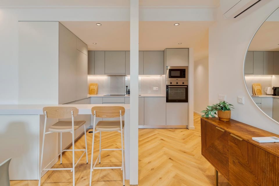 Kitchen or kitchenette, Dining area, oven, stove