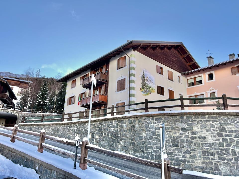 Property building, Day, Winter
