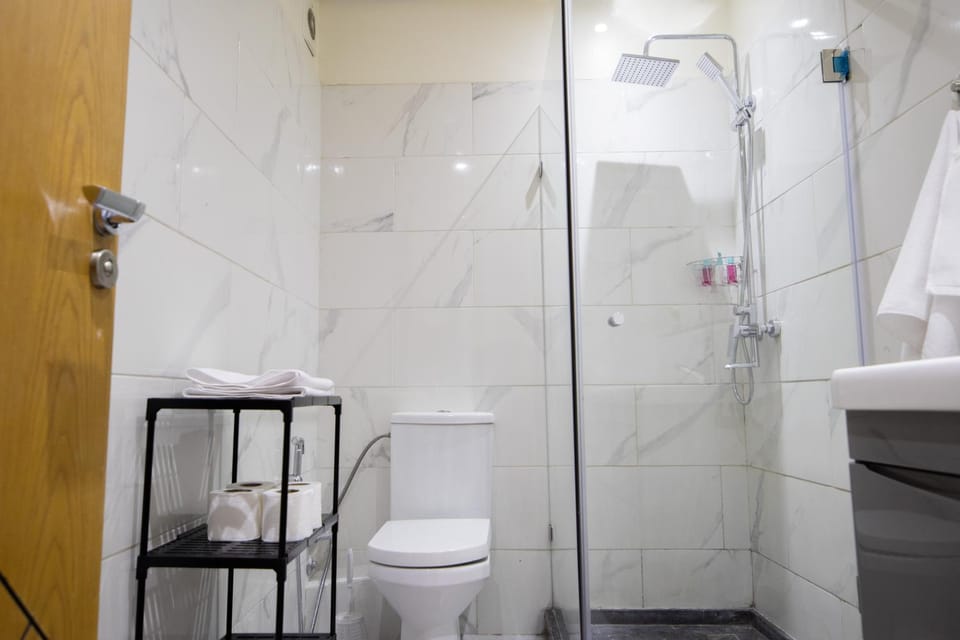 Shower, Toilet, Bathroom, bidet, towels