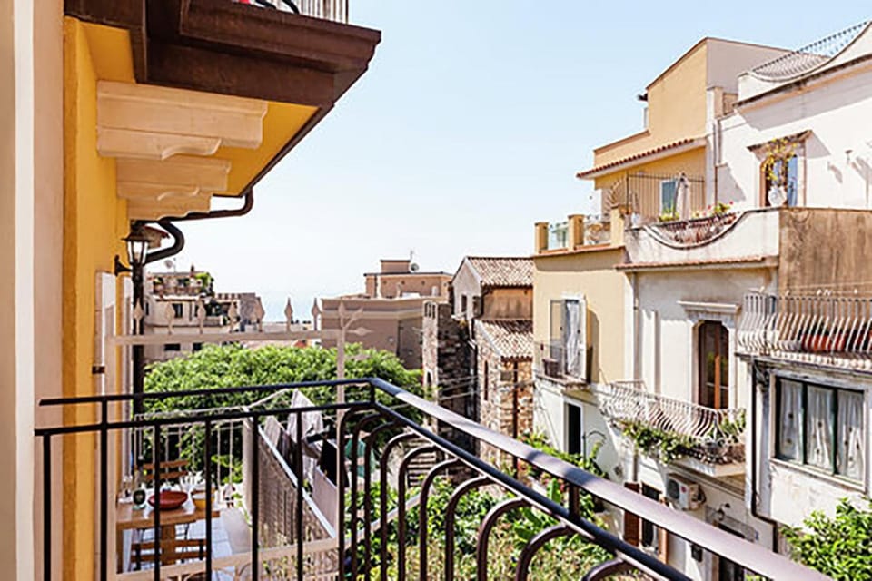 Neighbourhood, Balcony/Terrace, City view