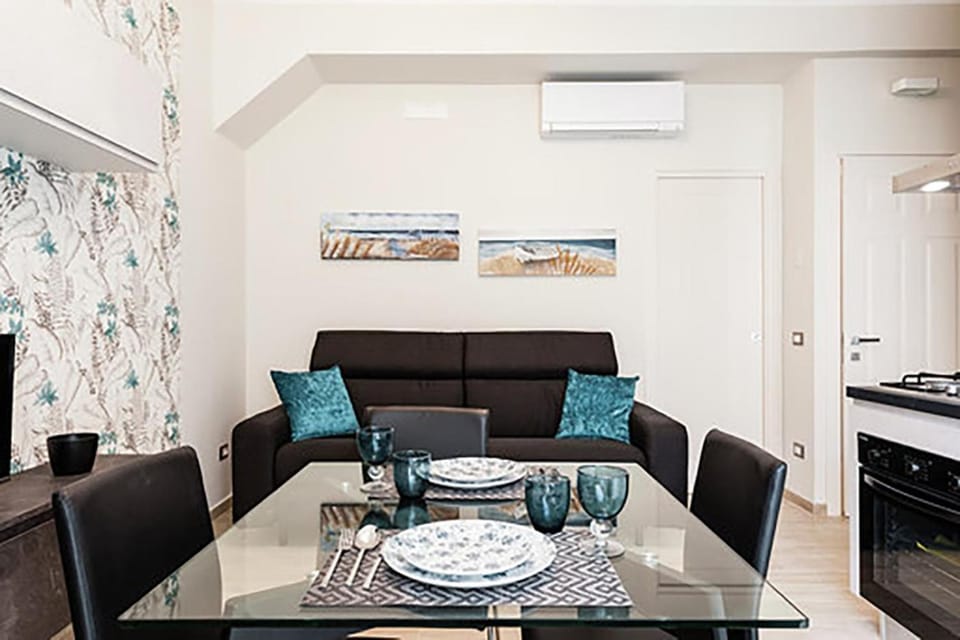 Living room, Dining area, air conditioner