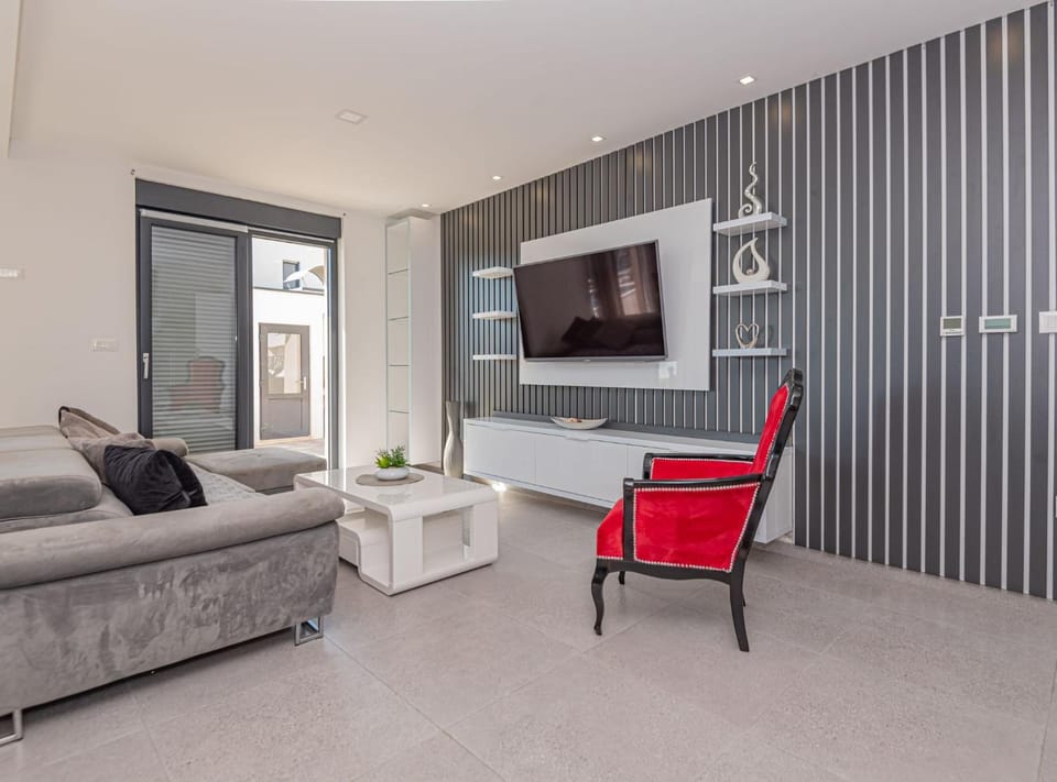 Communal lounge/ TV room, Living room, Seating area