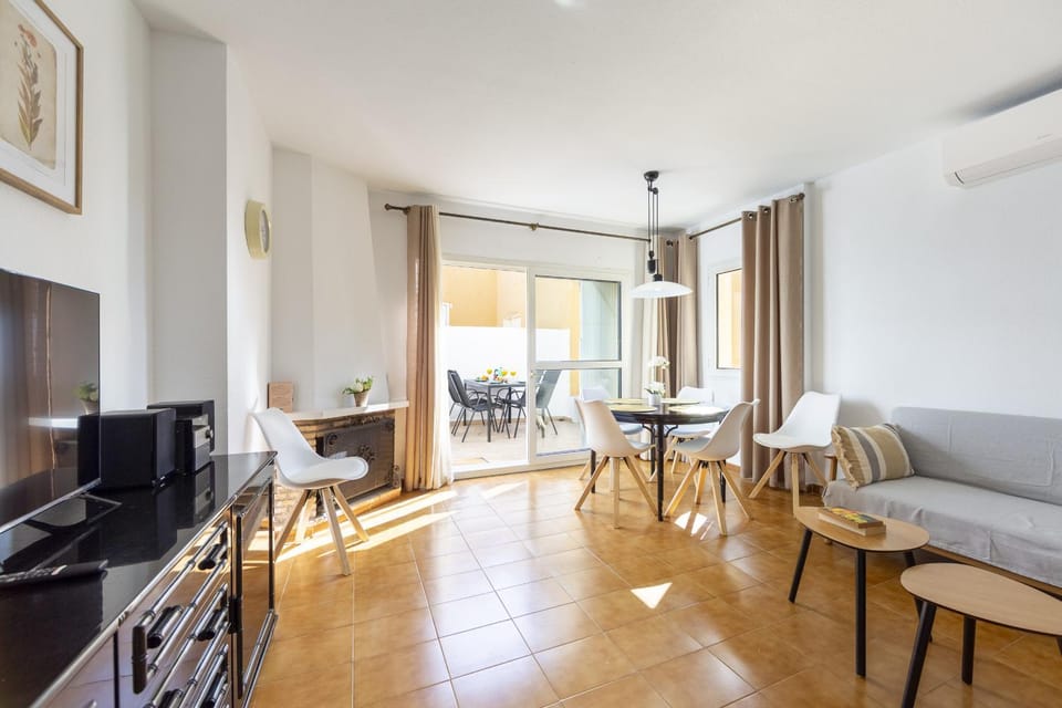 TV and multimedia, Living room, Dining area, air conditioner