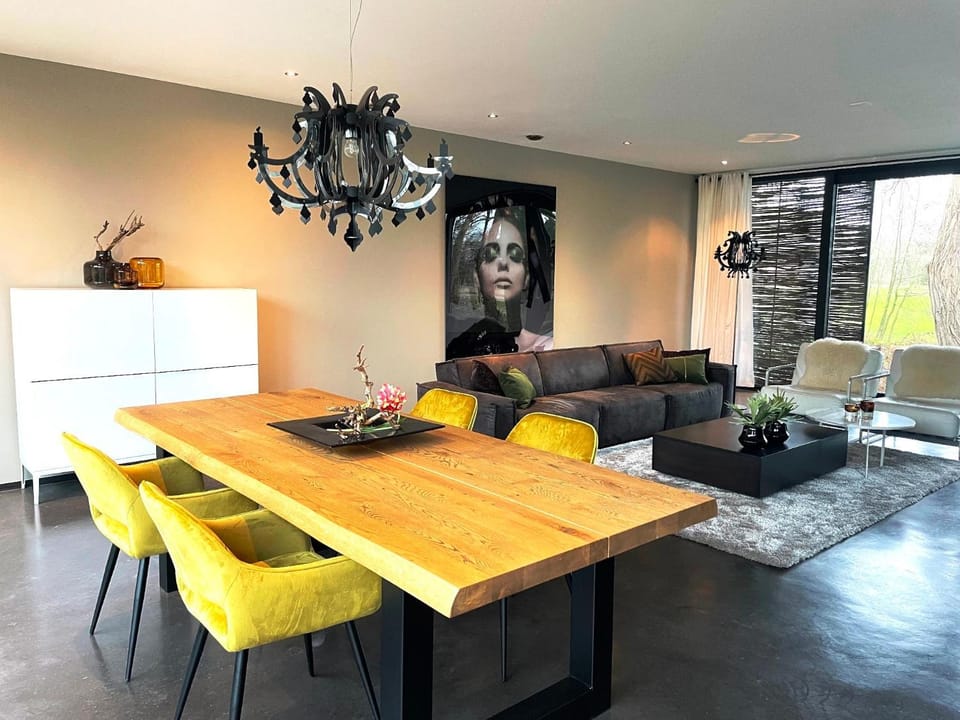 Seating area, Dining area