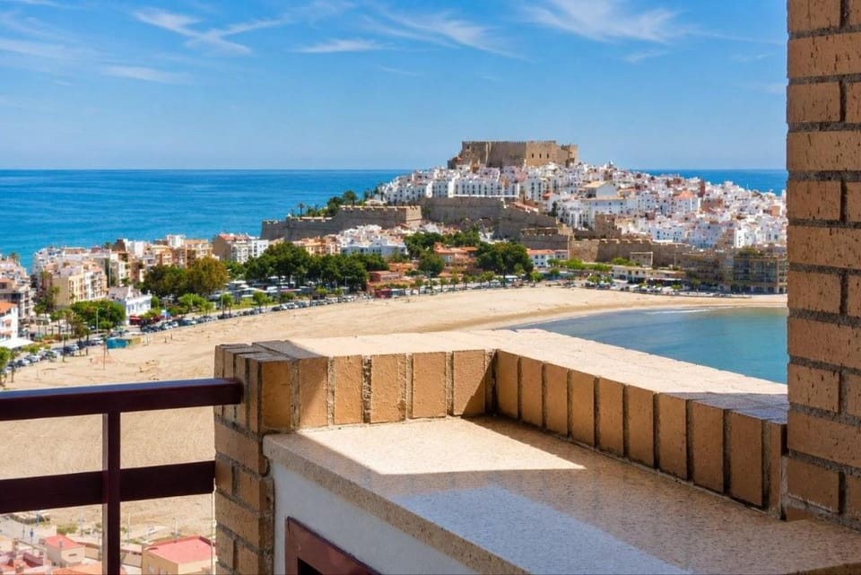Nearby landmark, Natural landscape, View (from property/room), Balcony/Terrace, Beach, City view, Landmark view, Sea view