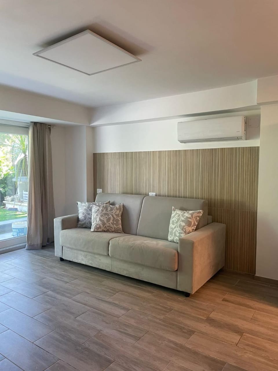 Living room, Seating area, air conditioner