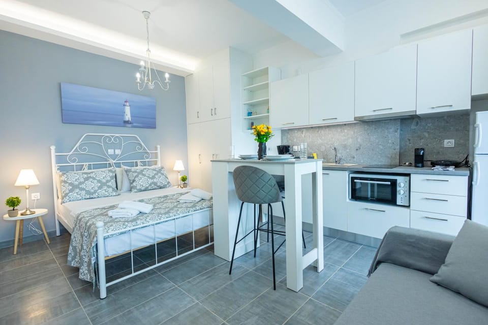Kitchen or kitchenette, oven