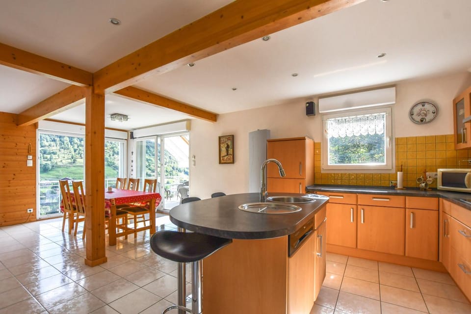 Kitchen or kitchenette, dishwasher