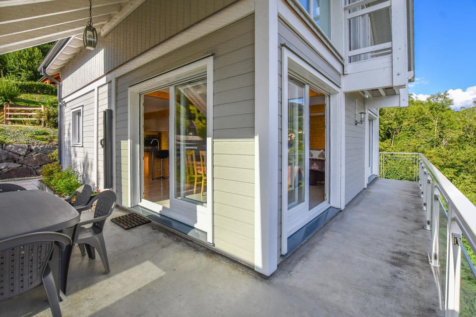 Patio, View (from property/room), Balcony/Terrace, Dining area, Garden view