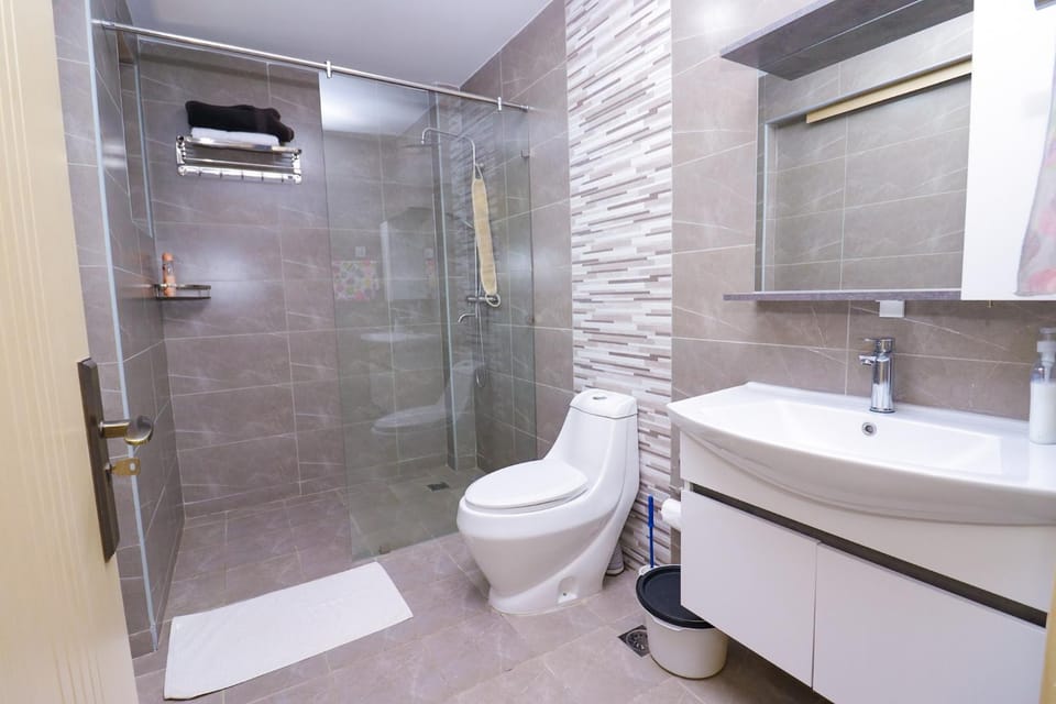 luxurious two bedroom apartment with well equipped gym,heated swimming pool, ample parking space and a relaxing rooftop with amazing city views Apartment in Nairobi