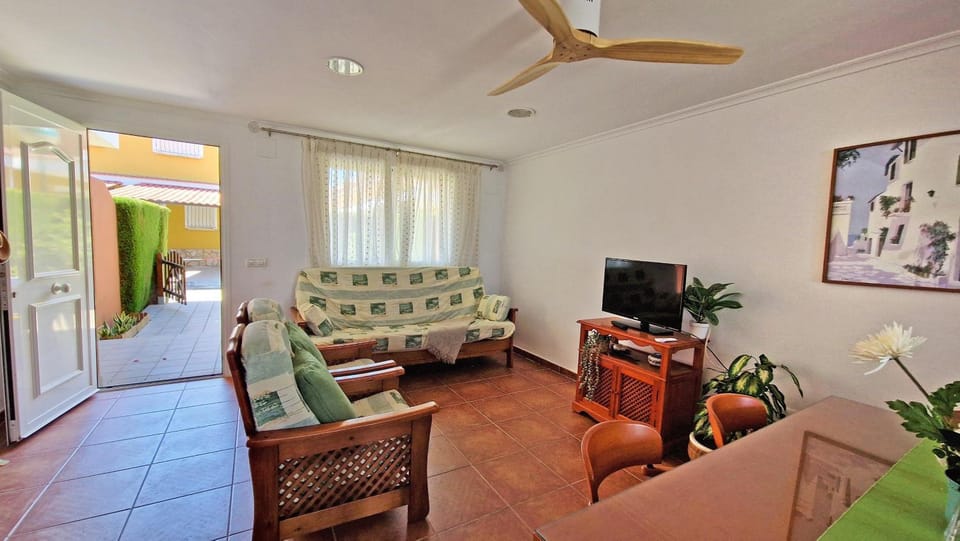TV and multimedia, Living room, Floor plan, Dining area
