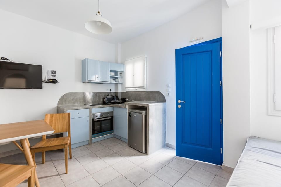BBQ facilities, TV and multimedia, Coffee/tea facilities, Kitchen or kitchenette, Living room, Dining area