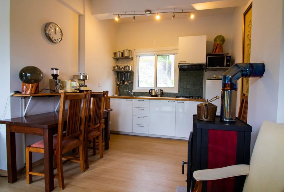 Kitchen or kitchenette, Dining area, stove