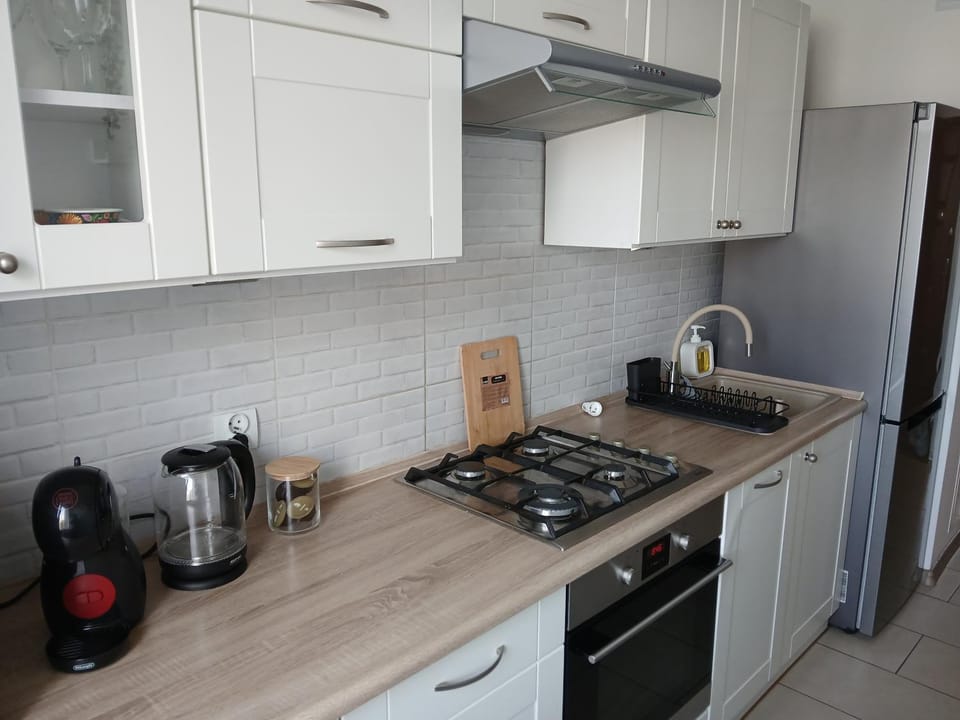 Coffee/tea facilities, Kitchen or kitchenette, dishwasher, stove