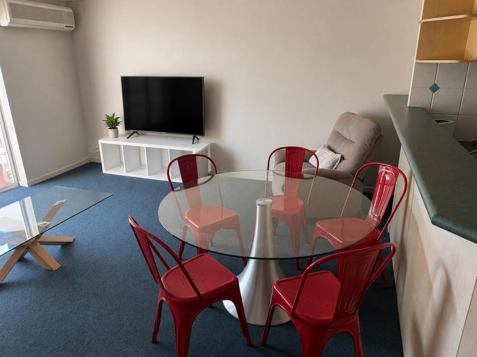 TV and multimedia, Living room, Dining area, air conditioner