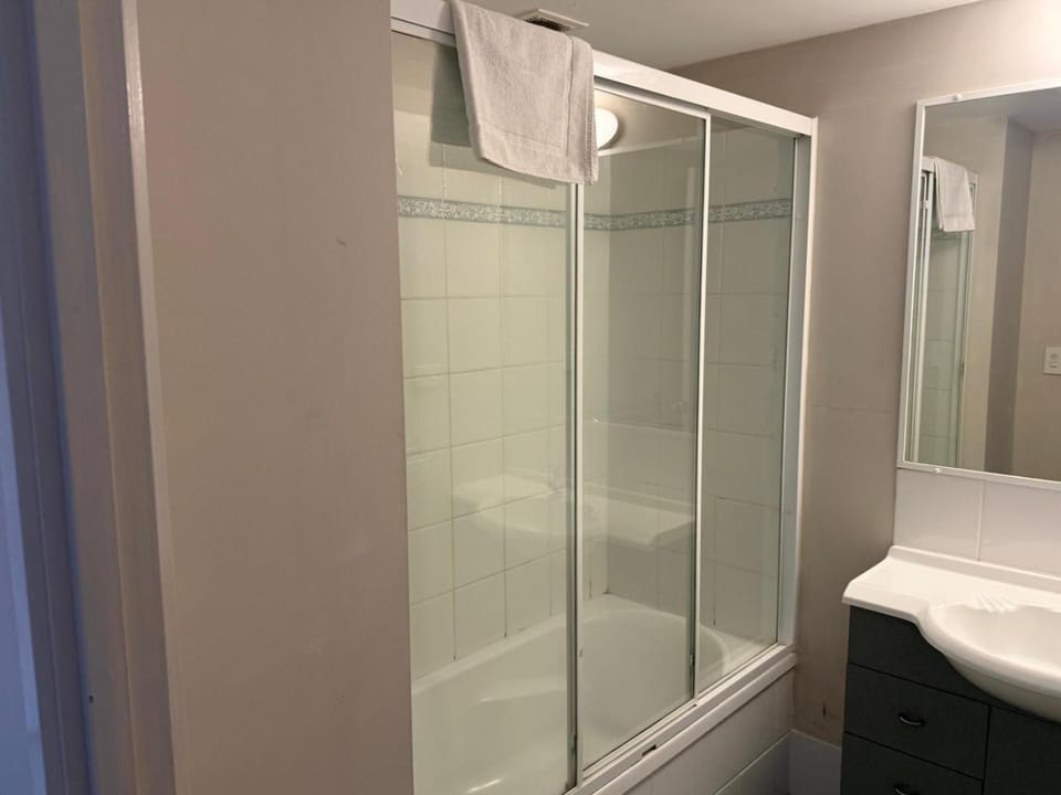 Shower, Bathroom, towels