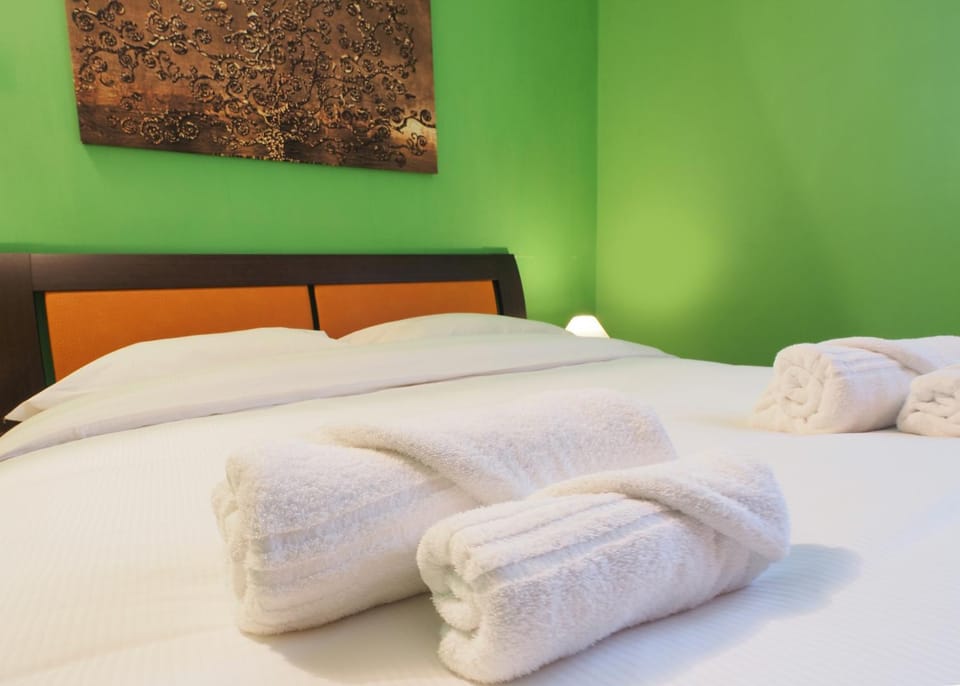 Bed, Photo of the whole room, Bedroom, towels