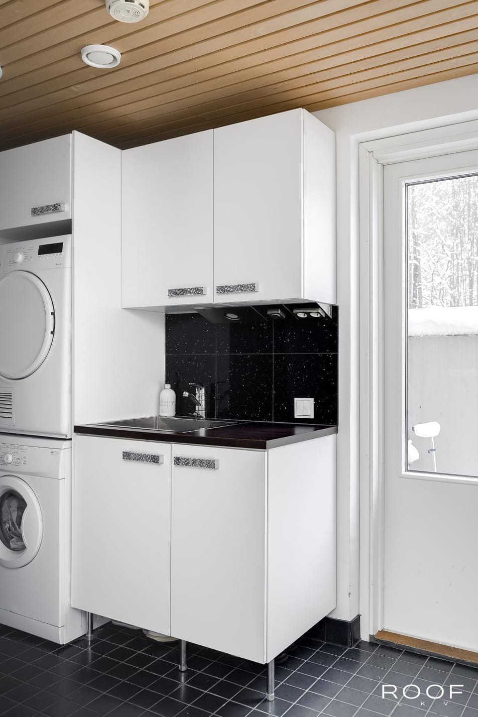 Huoneisto ulkoporealtaalla ja saunalla Apartment in Uusimaa