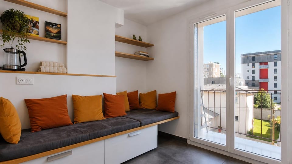View (from property/room), Balcony/Terrace, Kitchen or kitchenette, Living room, Seating area