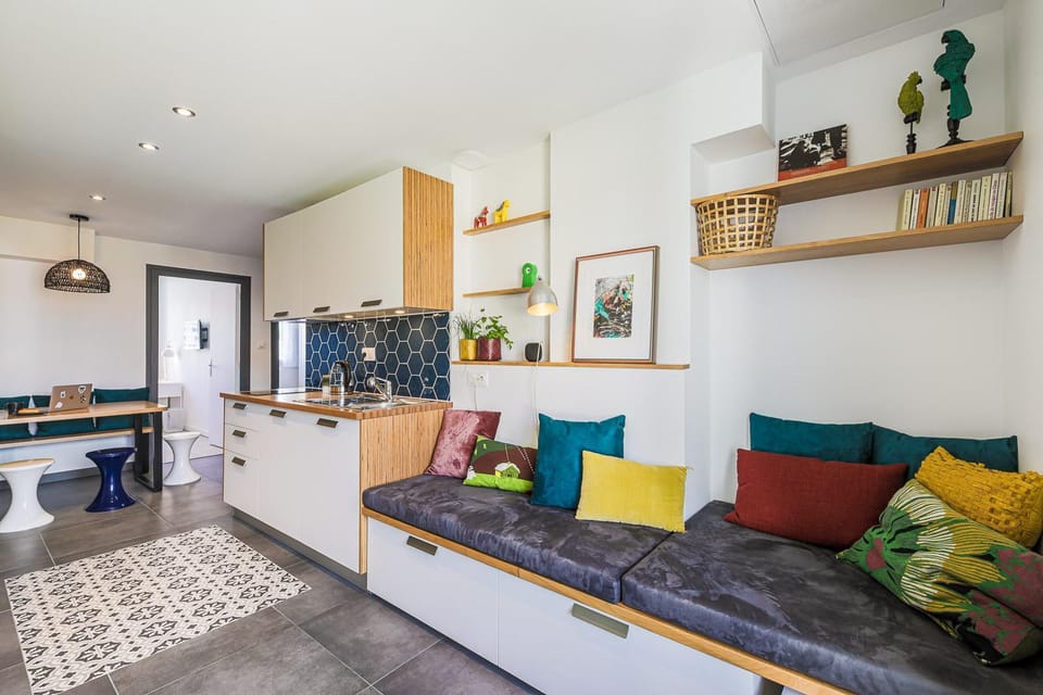 Communal lounge/ TV room, Coffee/tea facilities, Kitchen or kitchenette, Living room, Seating area, dishwasher, oven, stove, toaster