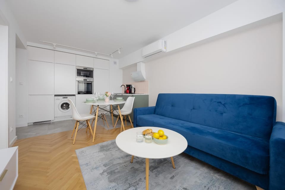 Kitchen or kitchenette, Living room, Seating area