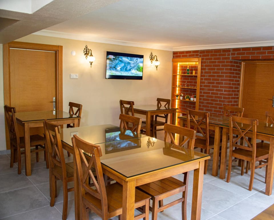 Dining area, Breakfast