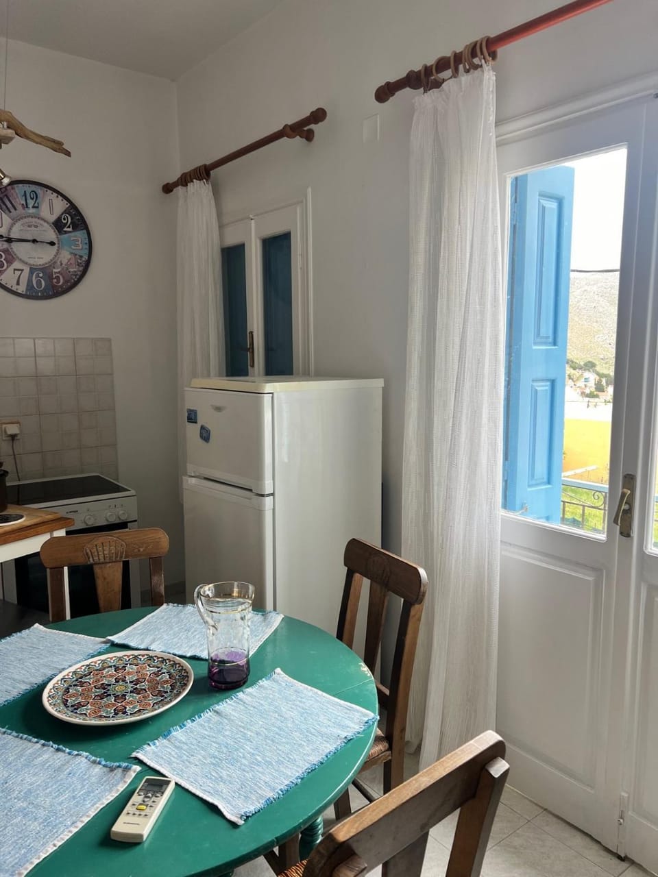 Kitchen or kitchenette, Dining area, oven